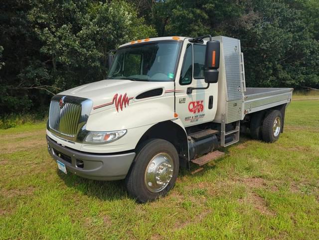 Image of International 4400 equipment image 1