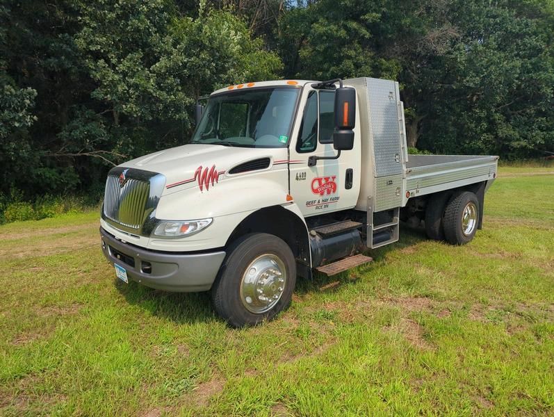 International 4400 Equipment Image0