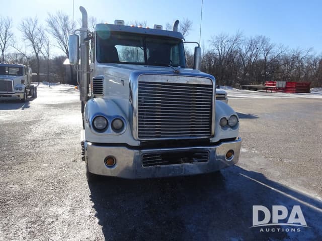 Image of Freightliner Coronado equipment image 4