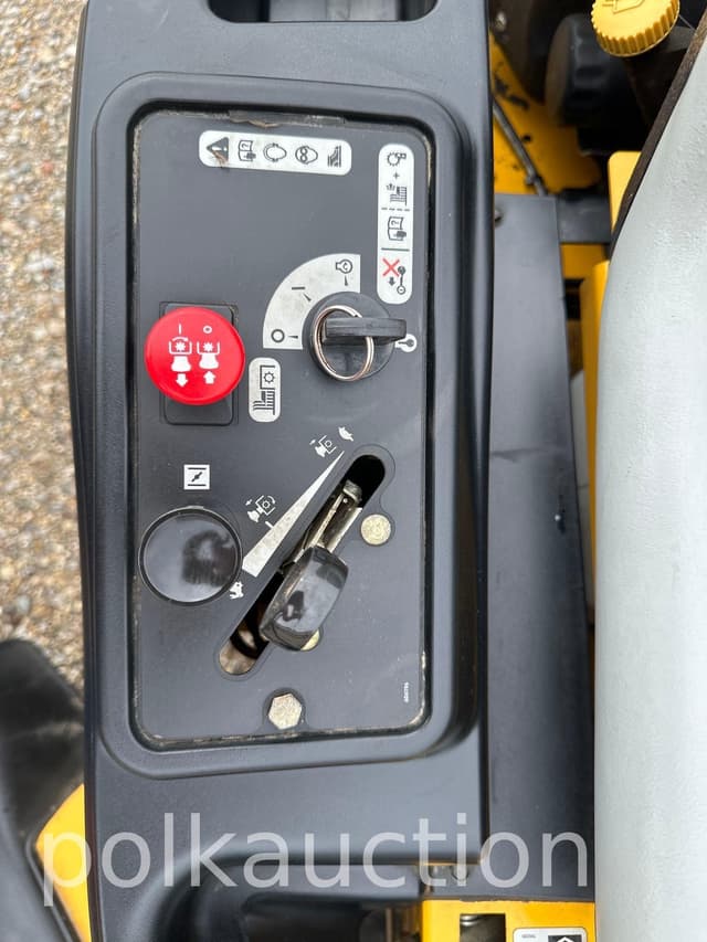 Image of Hustler Raptor equipment image 3