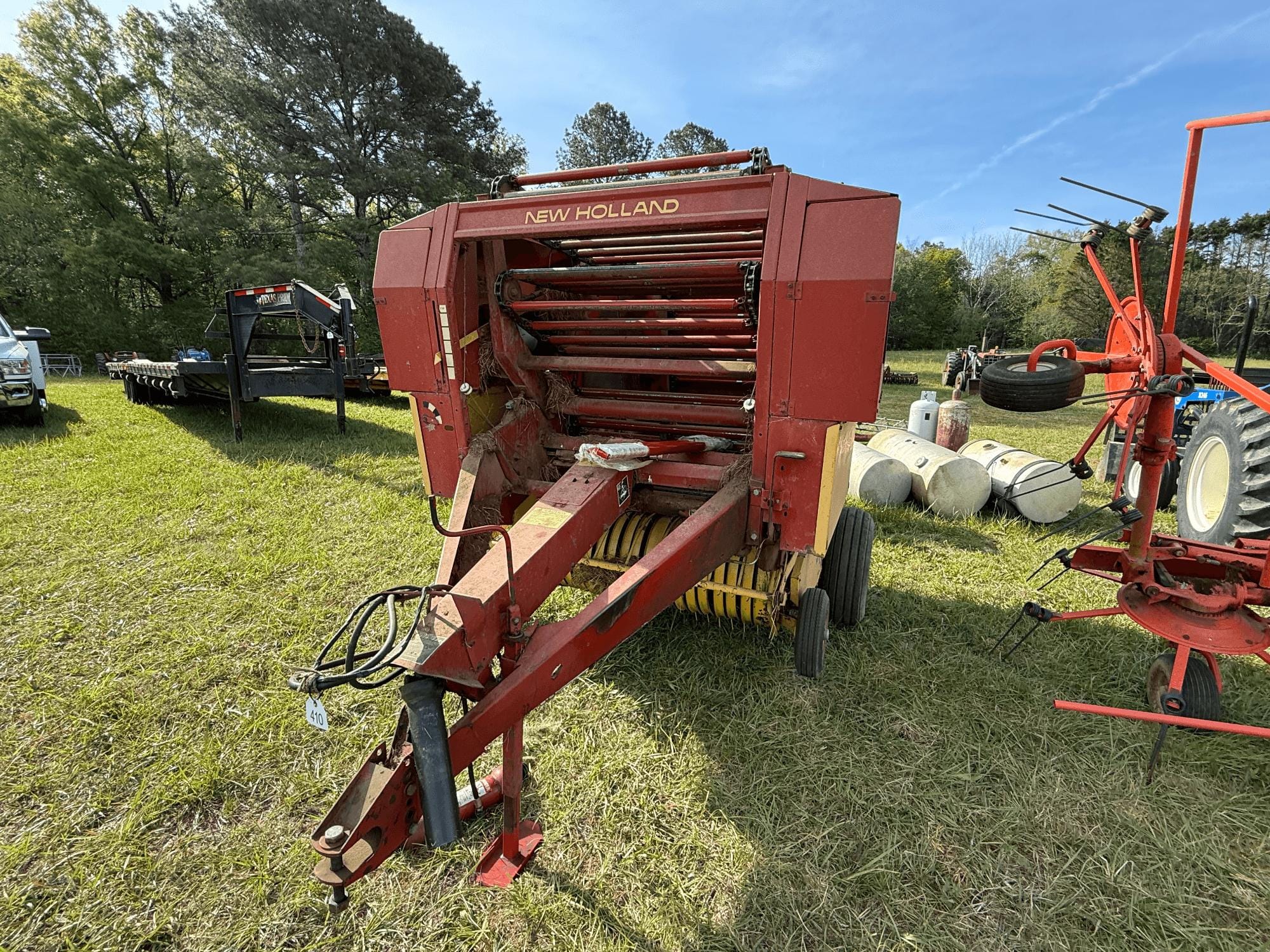 New Holland 848 Equipment Image0