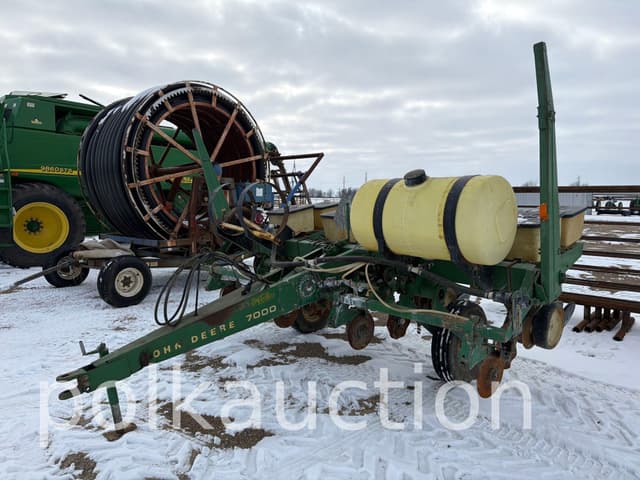 Image of John Deere 7000 equipment image 1