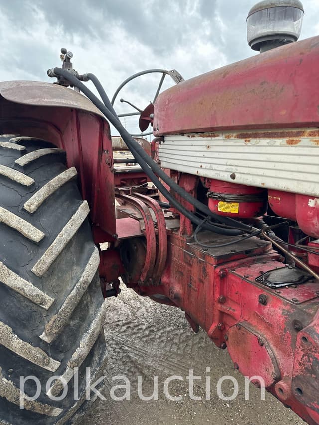 Image of International Harvester 560 equipment image 4