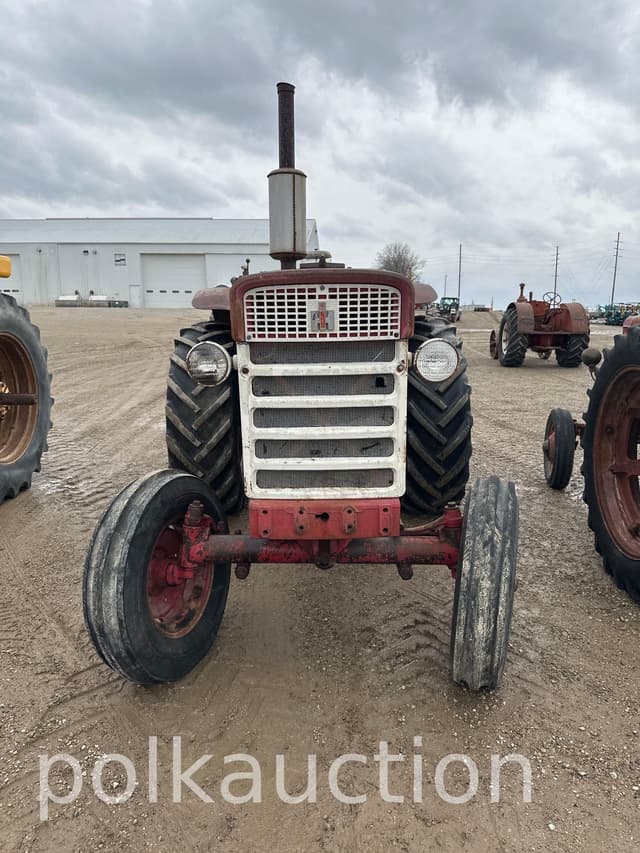Image of International Harvester 560 equipment image 1