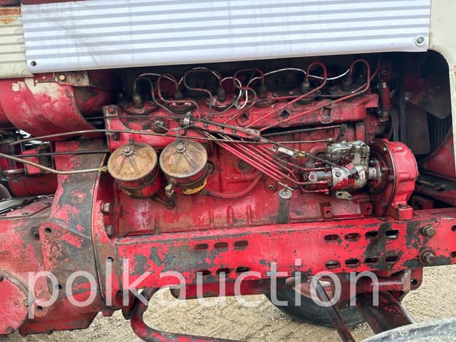 Image of International Harvester 560 equipment image 3