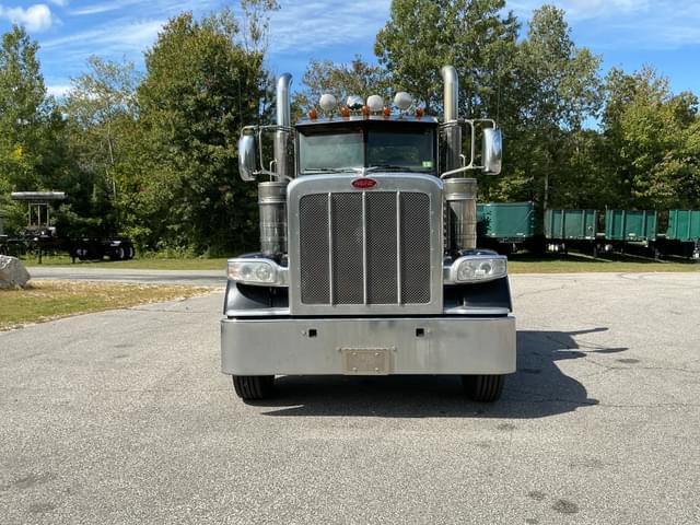Image of Peterbilt 389 equipment image 1