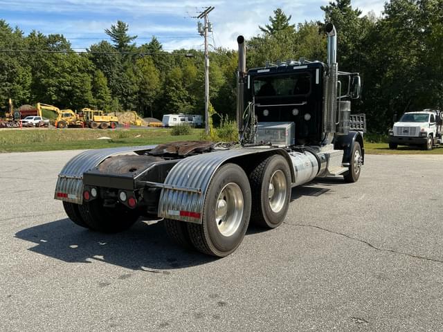 Image of Peterbilt 389 equipment image 4