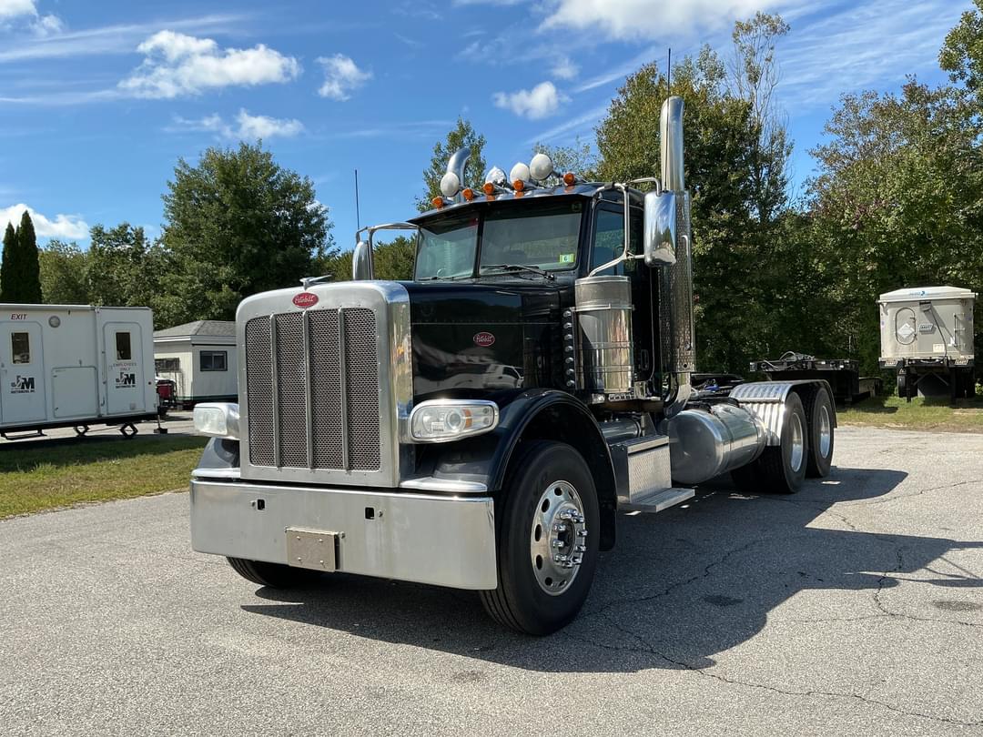 Image of Peterbilt 389 Primary image