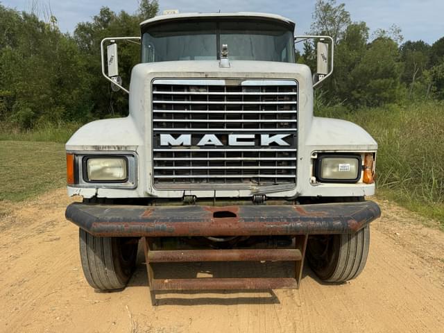 Image of Mack CHN613 equipment image 1
