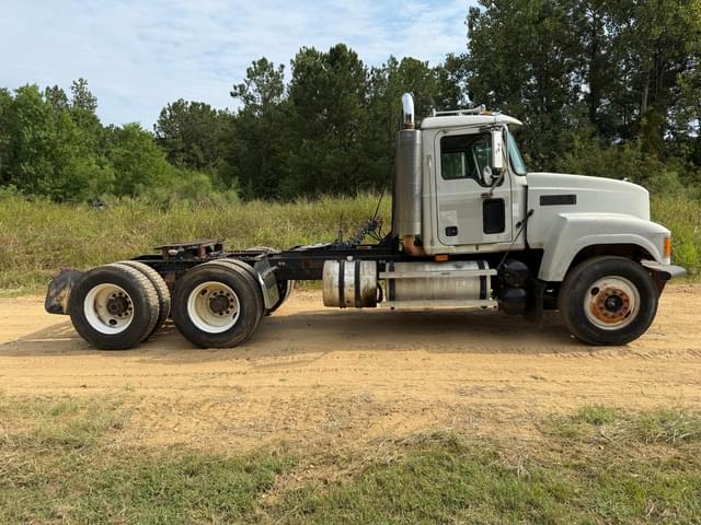 Image of Mack CHN613 equipment image 3