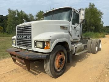 Main image Mack CHN613
