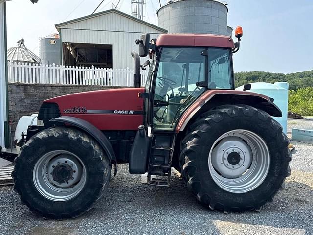 Image of Case IH MX135 equipment image 1