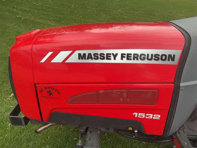 Image of Massey Ferguson 1532 equipment image 4