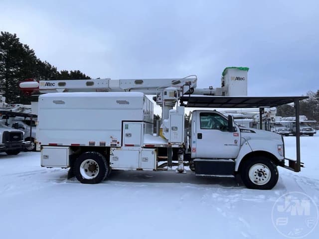 Image of Ford F-750 equipment image 3