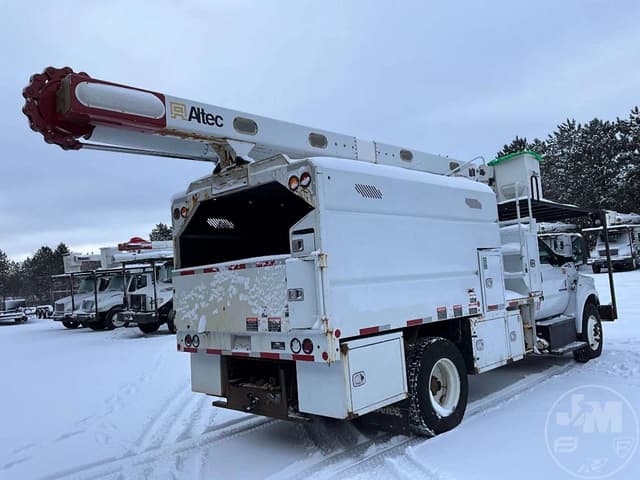 Image of Ford F-750 equipment image 4