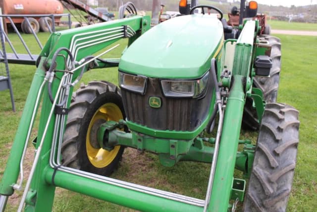 Image of John Deere 5055E equipment image 4