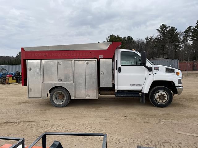Image of GMC 5500 equipment image 3