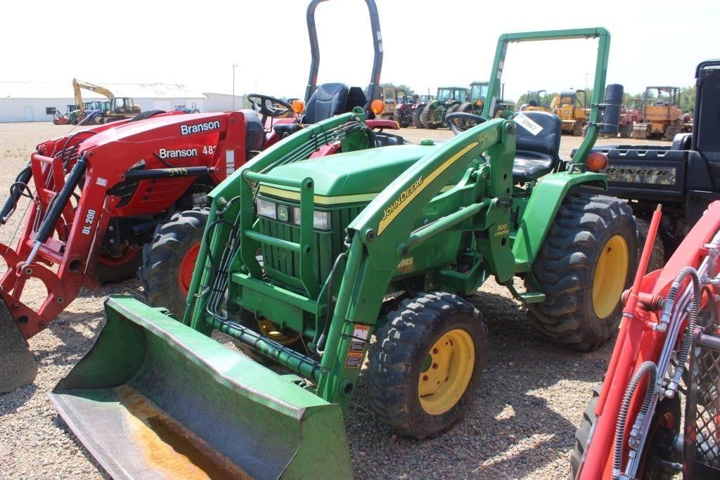 John Deere 3005 Equipment Image0