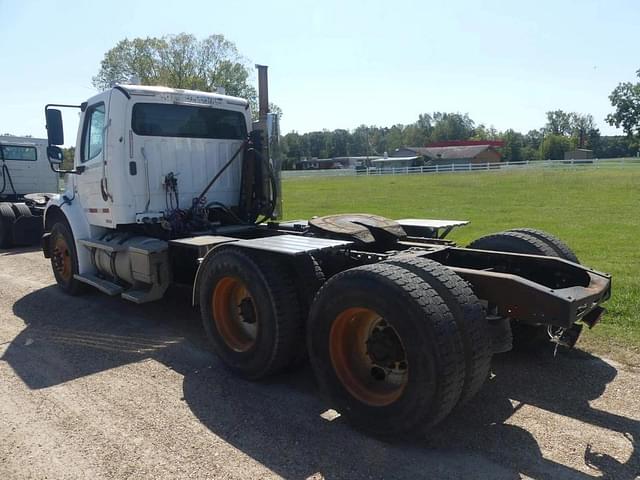 Image of Freightliner M2 equipment image 3