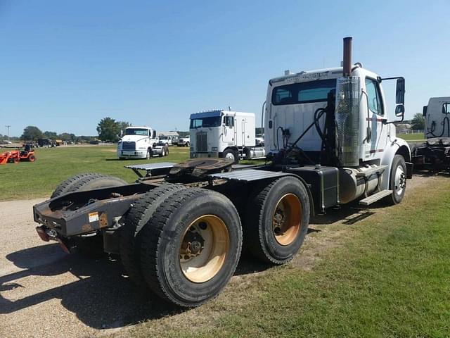 Image of Freightliner M2 equipment image 2