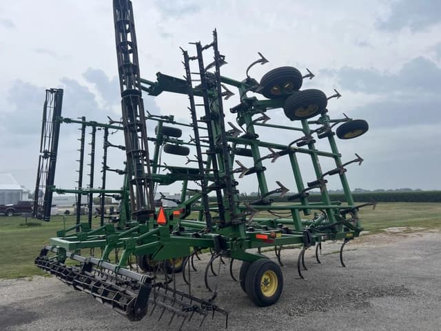 Image of John Deere 2210 equipment image 3