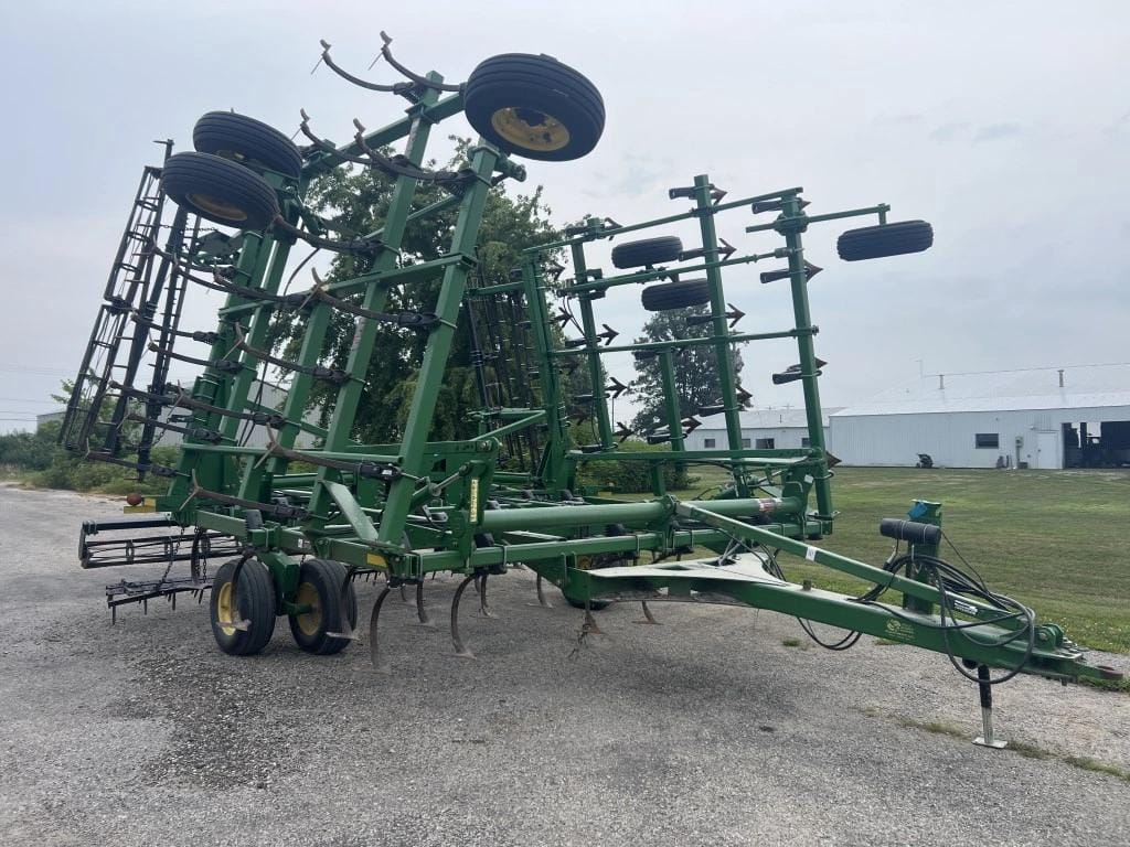 John Deere 2210 Equipment Image0
