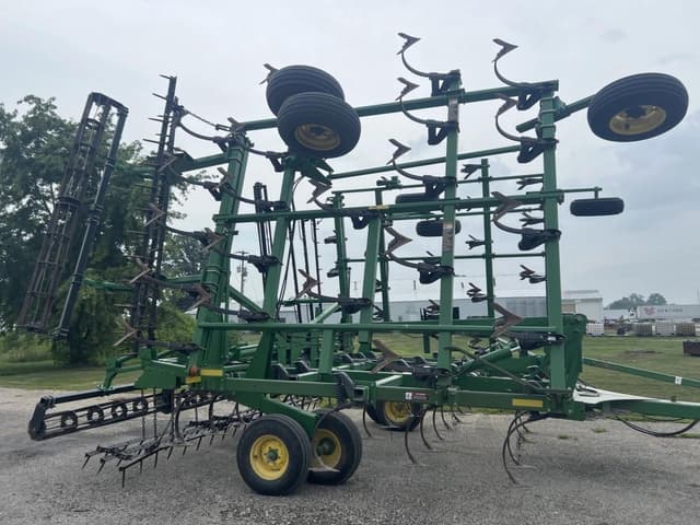 Image of John Deere 2210 equipment image 1