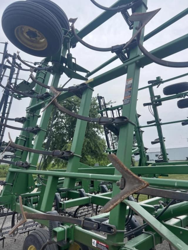 Image of John Deere 2210 equipment image 2