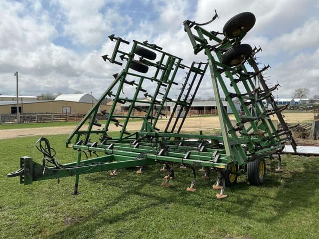 Image of John Deere 960 equipment image 1