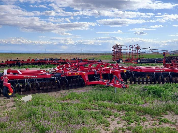 2013 Sunflower 1435 Equipment Image0