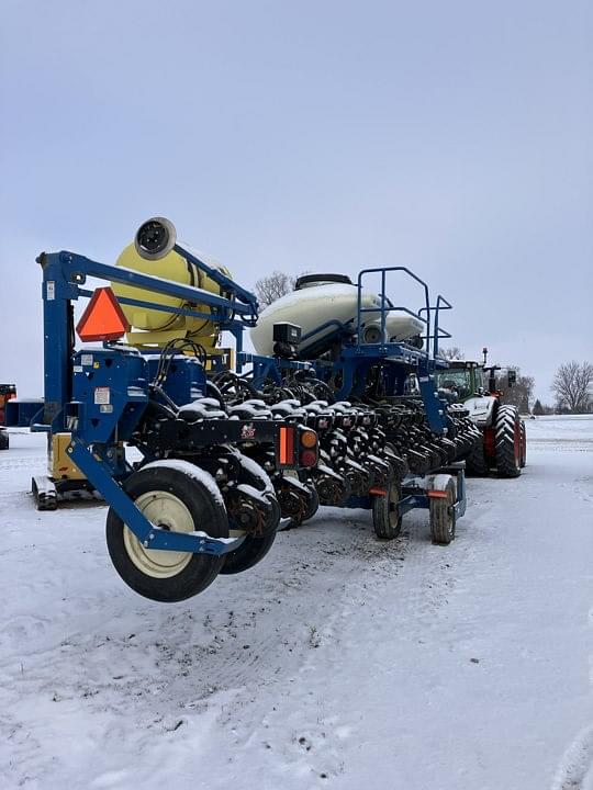 Image of Kinze 3600 equipment image 2