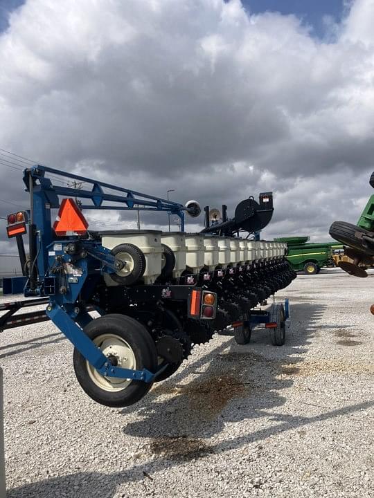 Image of Kinze 3600 equipment image 2