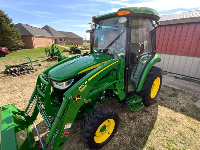 Image of John Deere 3046R equipment image 2