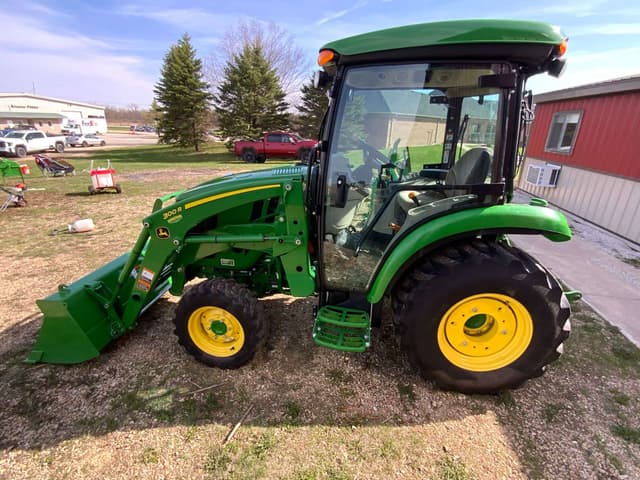 Image of John Deere 3046R equipment image 1