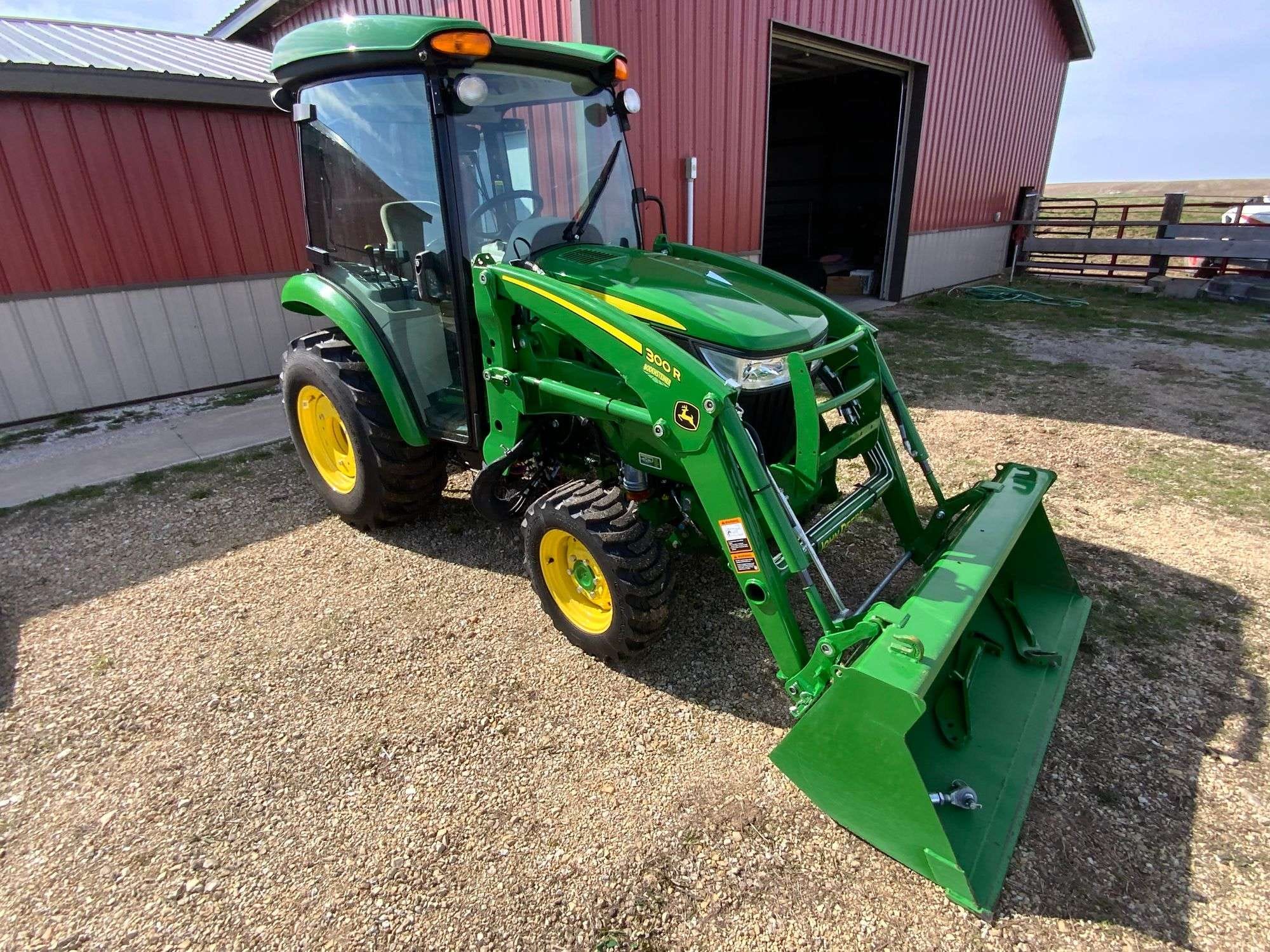 2022 John Deere 3046R Equipment Image0