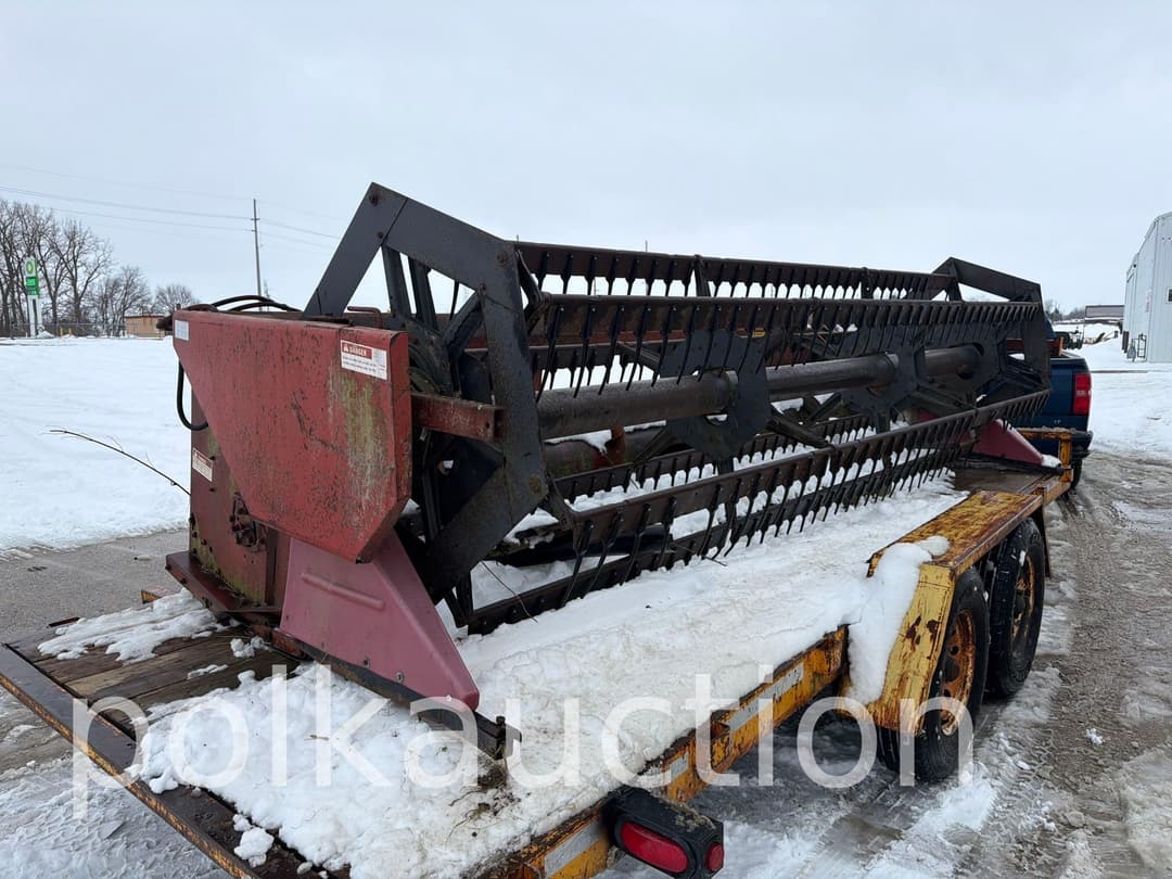 Image of International Harvester 820 Image 1