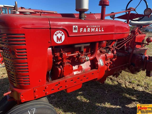 Image of Farmall Super M equipment image 1