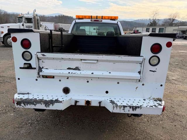 Image of Chevrolet Silverado equipment image 4