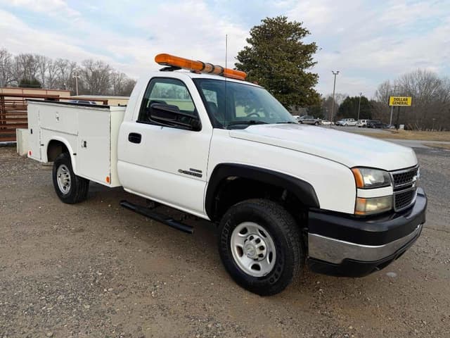 Image of Chevrolet Silverado equipment image 1