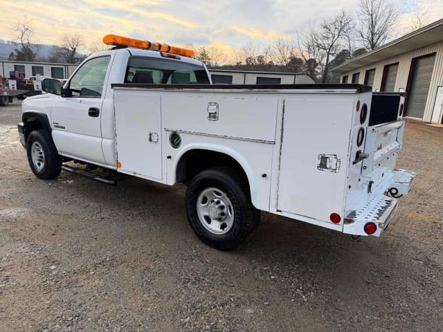 Image of Chevrolet Silverado equipment image 2