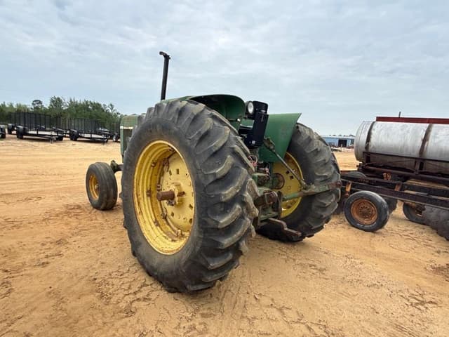 Image of John Deere 2840 equipment image 2