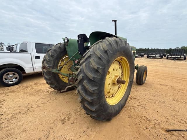 Image of John Deere 2840 equipment image 3