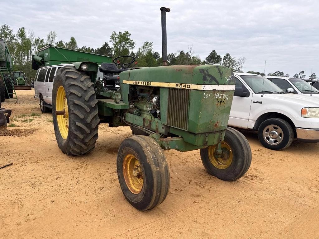 John Deere 2840 Equipment Image0