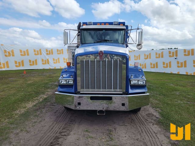 Image of Kenworth T8 equipment image 1