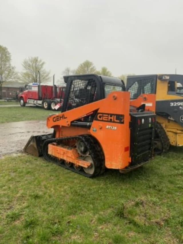 Image of Gehl RT135 equipment image 2