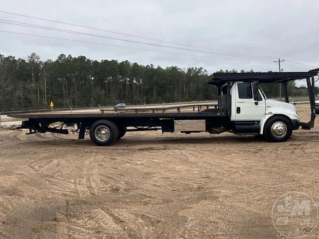 Image of International 4300 equipment image 3