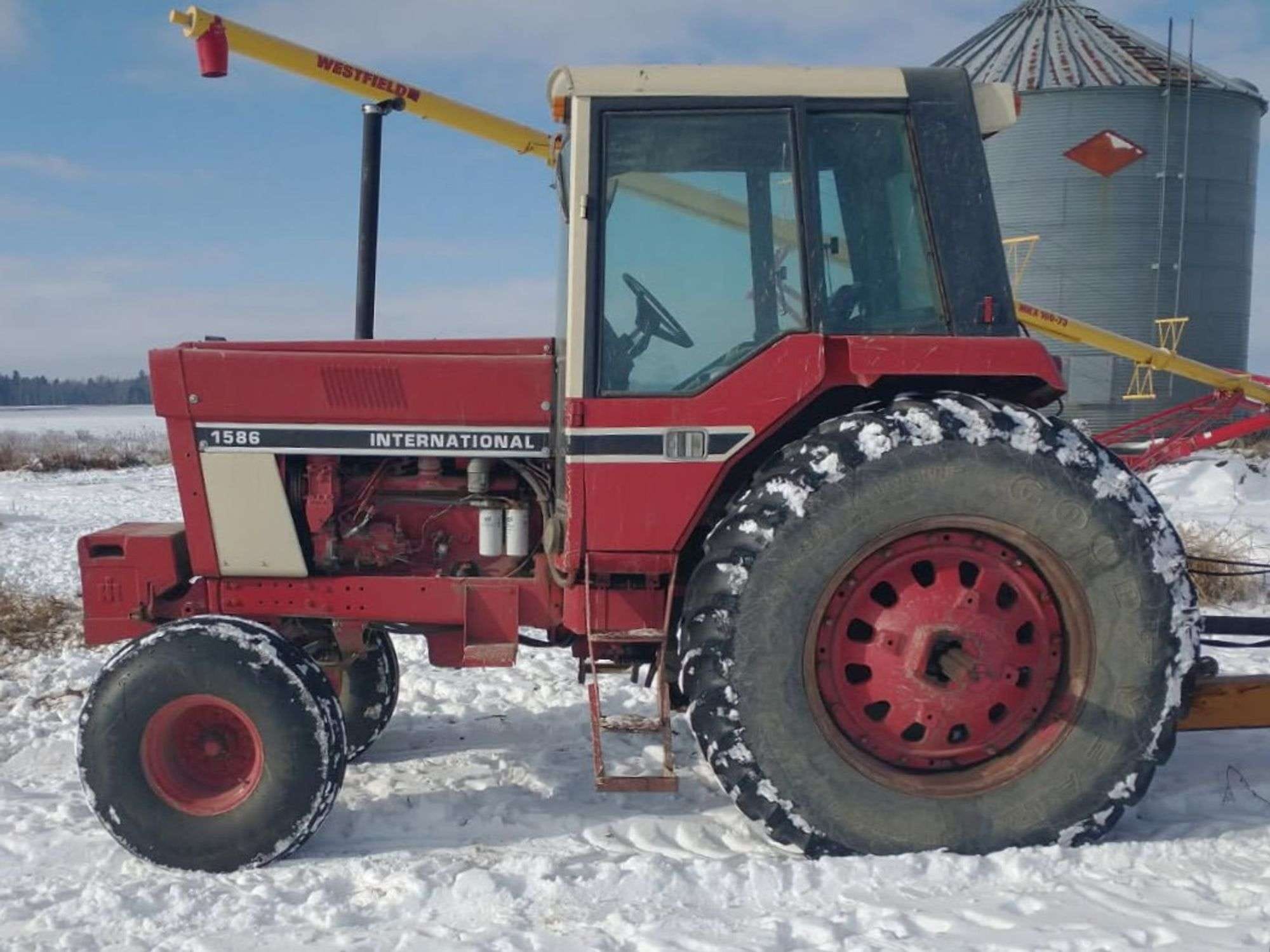 International Harvester 1586 Equipment Image0
