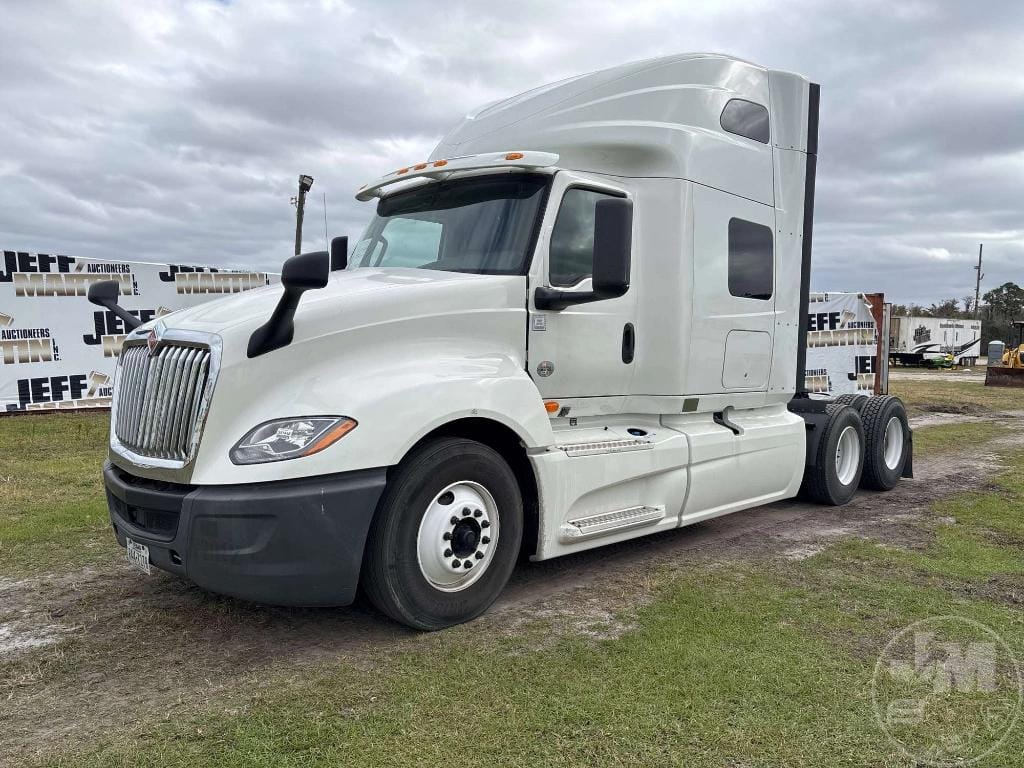 2020 International LT625 Equipment Image0