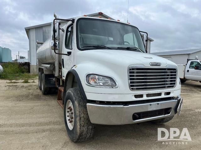 Image of Freightliner Business Class M2 equipment image 3