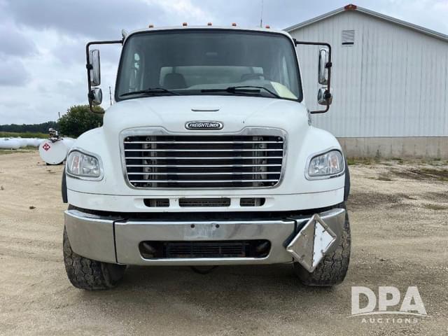 Image of Freightliner Business Class M2 equipment image 2